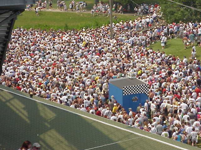 1999 raceday crowd departing